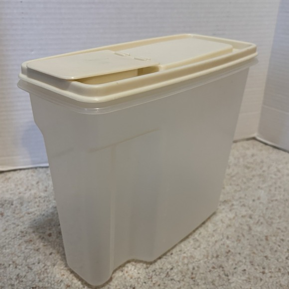 Rubbermaid Other - Vintage Rubbermaid Servin Saver #3 13 Cup Sheer Cereal Keeper w/ Cream Lid USA